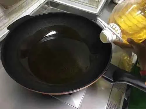 How to make pure milk hand-torn toast: Step 1