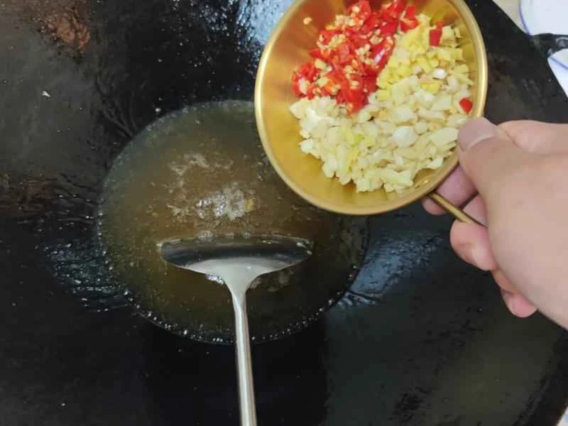 How to make pure milk hand-torn toast: Step 1