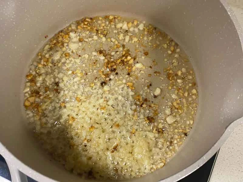 How to make pure milk hand-torn toast: Step 1