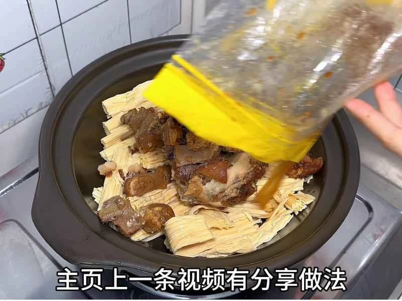 How to make pure milk hand-torn toast: Step 1