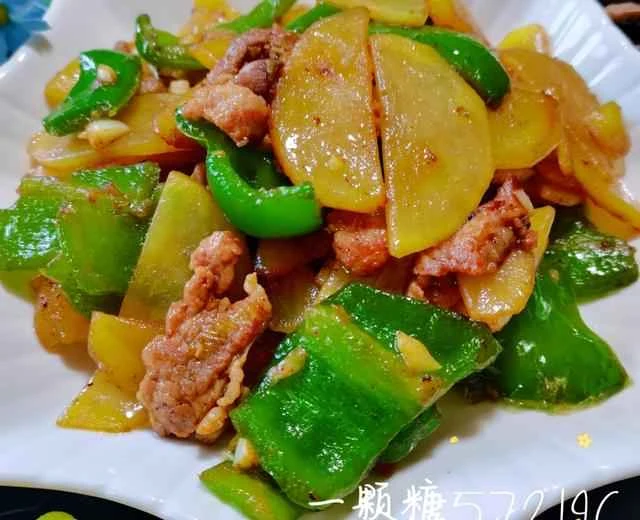 Salty, savory, and crispy "Green Pepper and Potato Slices" - a delicious recipe!