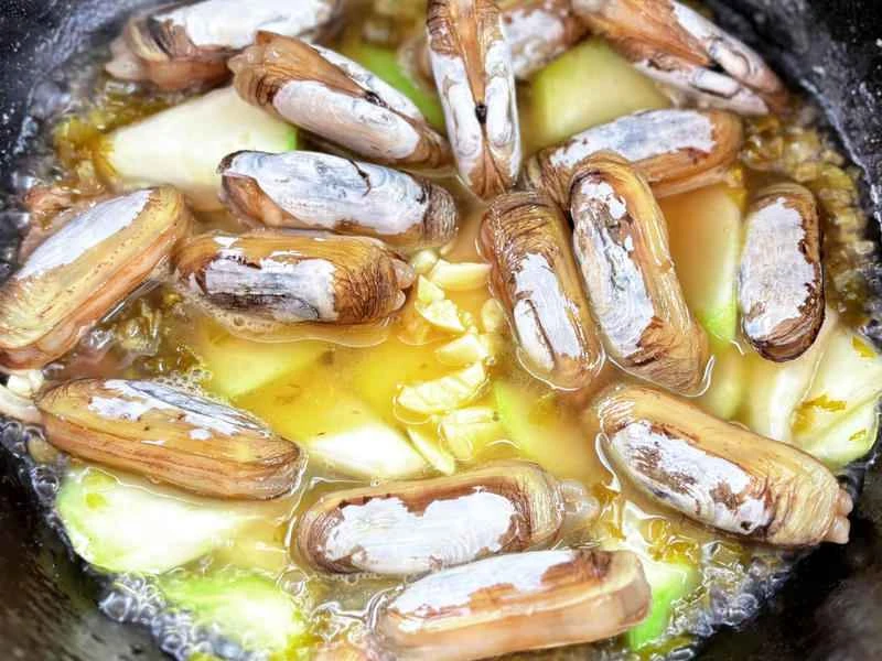 How to make pure milk hand-torn toast: Step 1