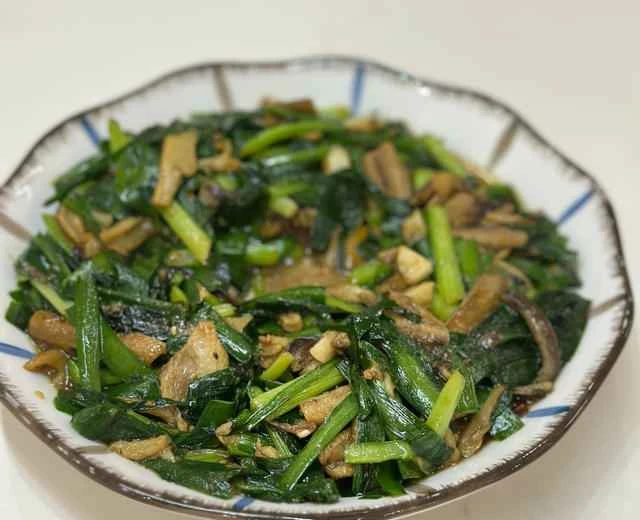Recipe for stir-fried eel with chives, a common dish in northern Jiangsu