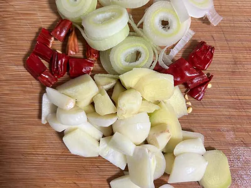 How to make pure milk hand-torn toast: Step 1