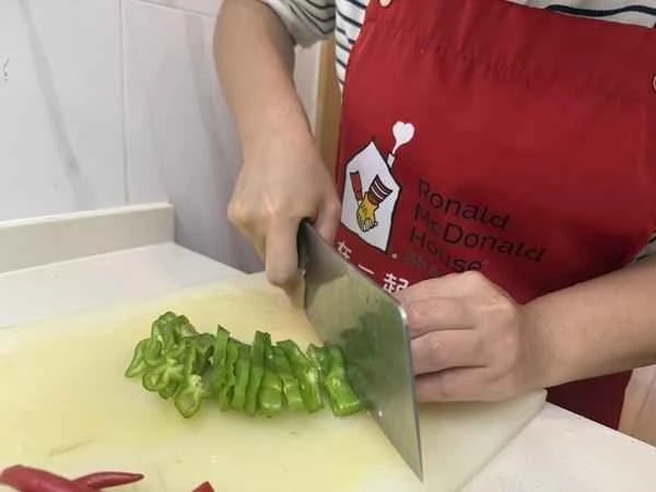 How to make pure milk hand-torn toast: Step 1