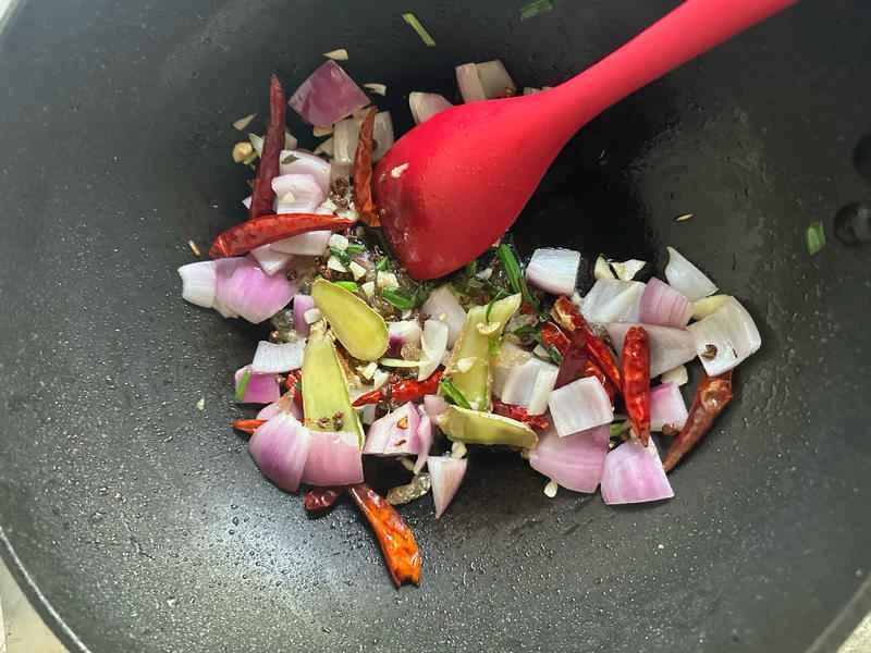 How to make pure milk hand-torn toast: Step 1