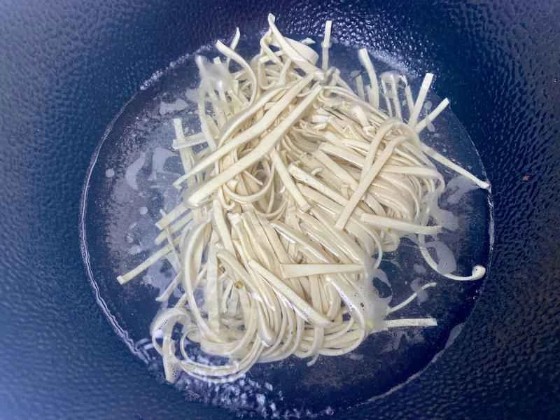How to make pure milk hand-torn toast: Step 1