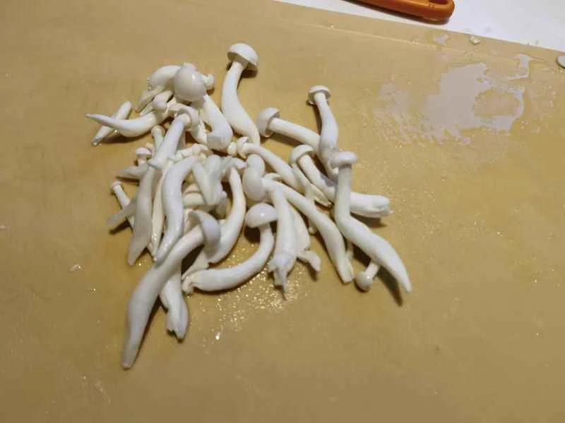 How to make pure milk hand-torn toast: Step 1