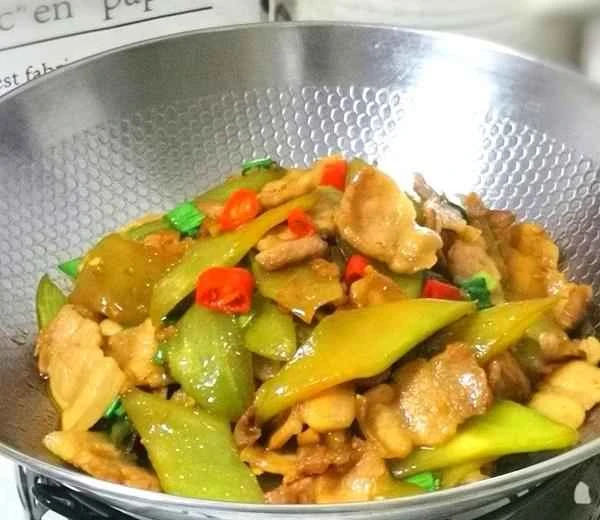 Recipe for Dry Pot Lettuce