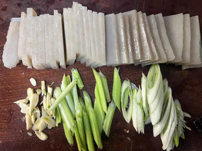 How to make pure milk hand-torn toast: Step 1