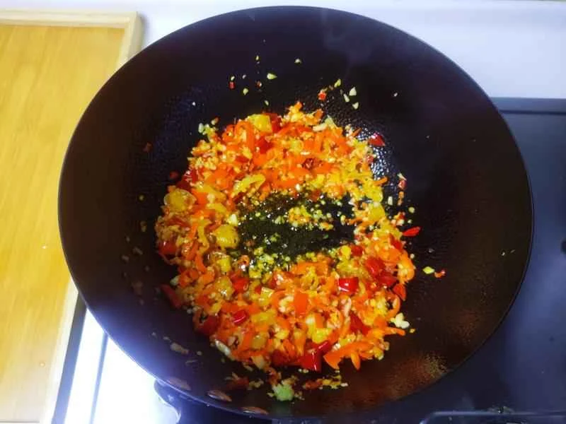 How to make pure milk hand-torn toast: Step 1