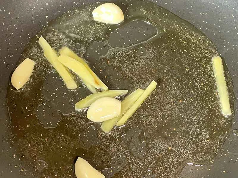 How to make pure milk hand-torn toast: Step 1