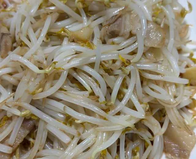 Home-style dish - Stir-fried pork belly with bean sprouts recipe