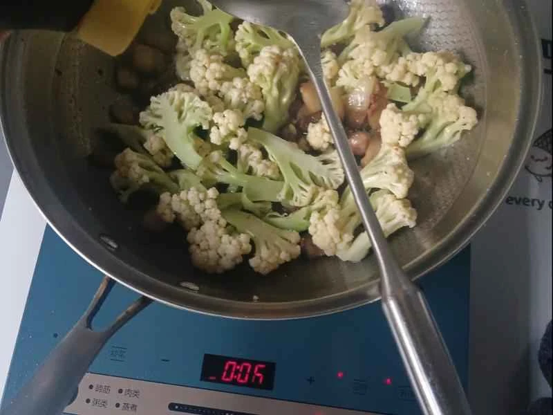 How to make pure milk hand-torn toast: Step 1