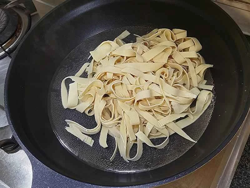 How to make pure milk hand-torn toast: Step 1