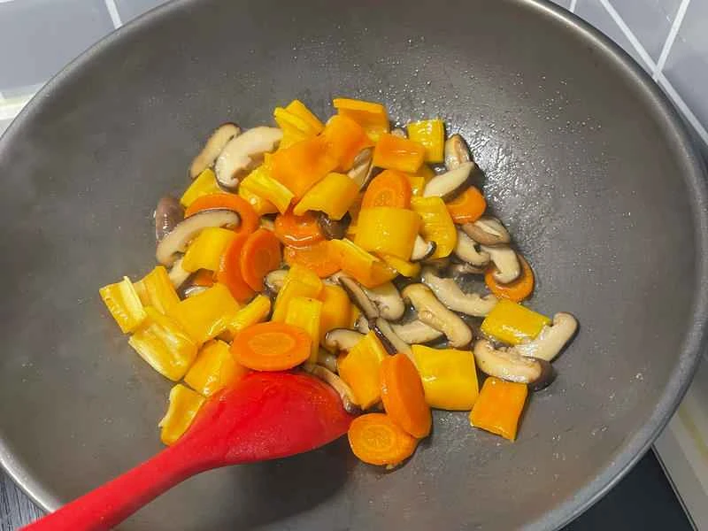 How to make pure milk hand-torn toast: Step 1