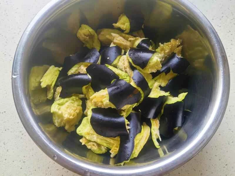 How to make pure milk hand-torn toast: Step 1