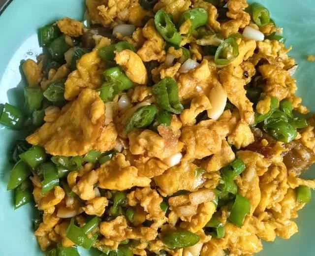 Recipe for stir-fried eggs with chili peppers