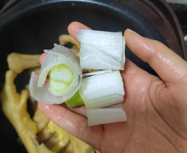 How to make pure milk hand-torn toast: Step 1