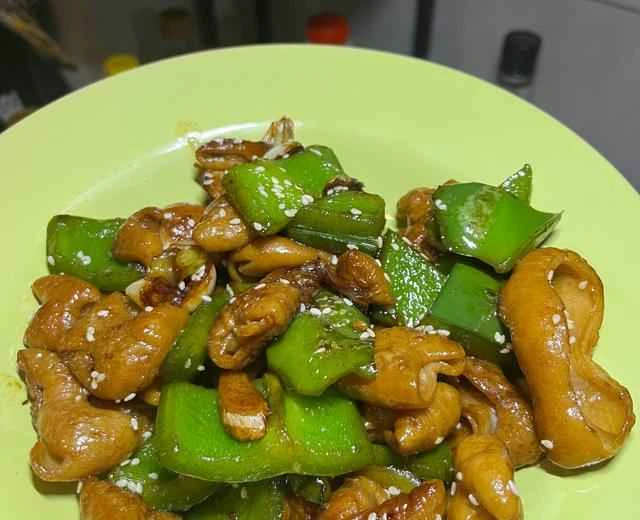 Dry-fried green peppers and pork intestines recipe (super easy! super delicious!)