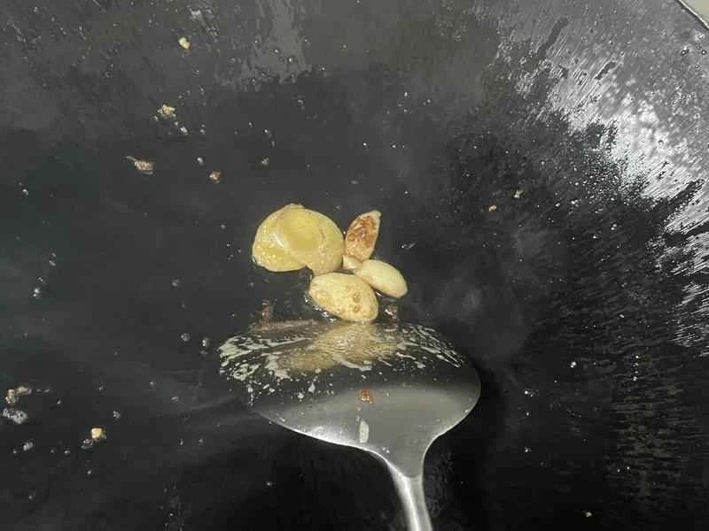 How to make pure milk hand-torn toast: Step 1