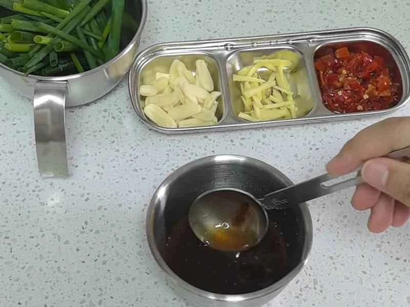 How to make pure milk hand-torn toast: Step 1