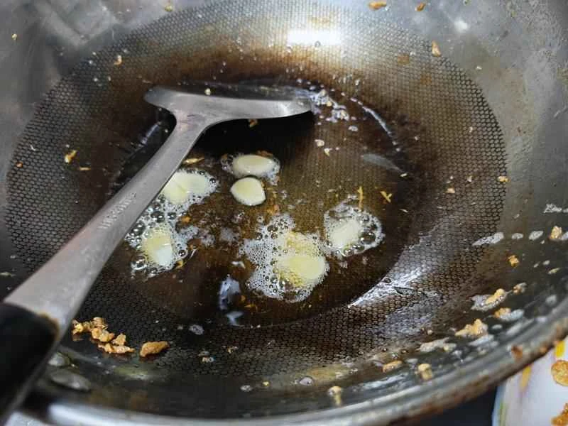 How to make pure milk hand-torn toast: Step 1