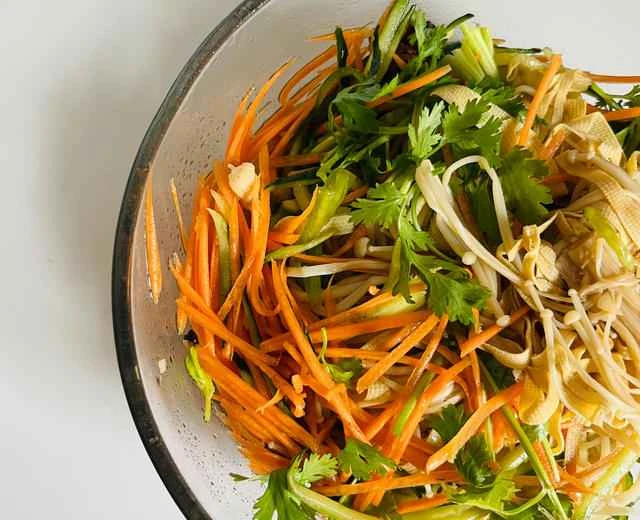 Recipes for refreshing and appetizing vegetarian dishes with dipping sauce