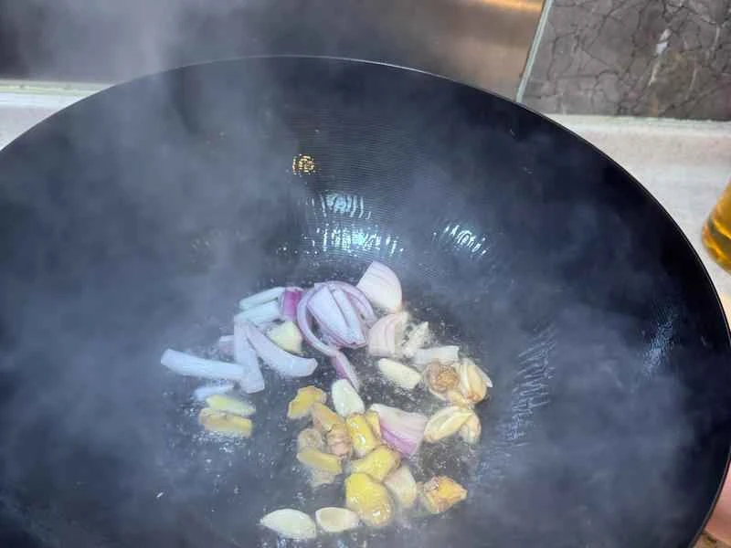 How to make pure milk hand-torn toast: Step 1