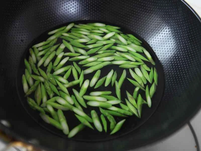 How to make pure milk hand-torn toast: Step 1