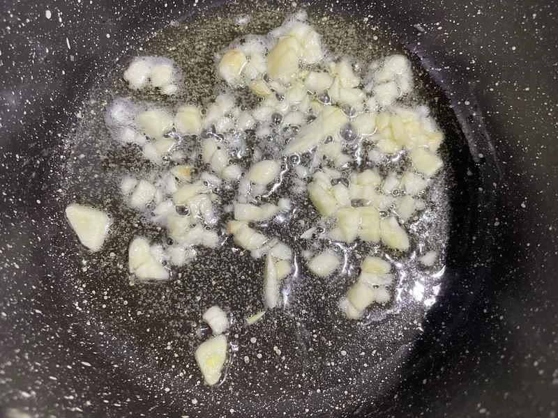 How to make pure milk hand-torn toast: Step 1