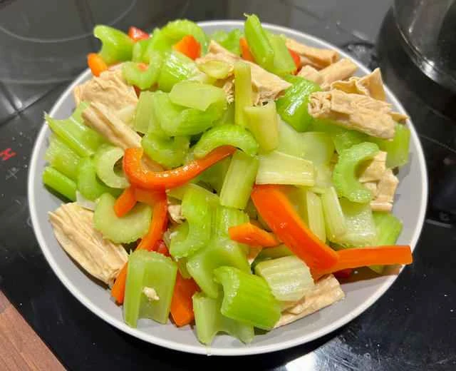 Celery and Tofu Skin (Stir-fried) Recipe