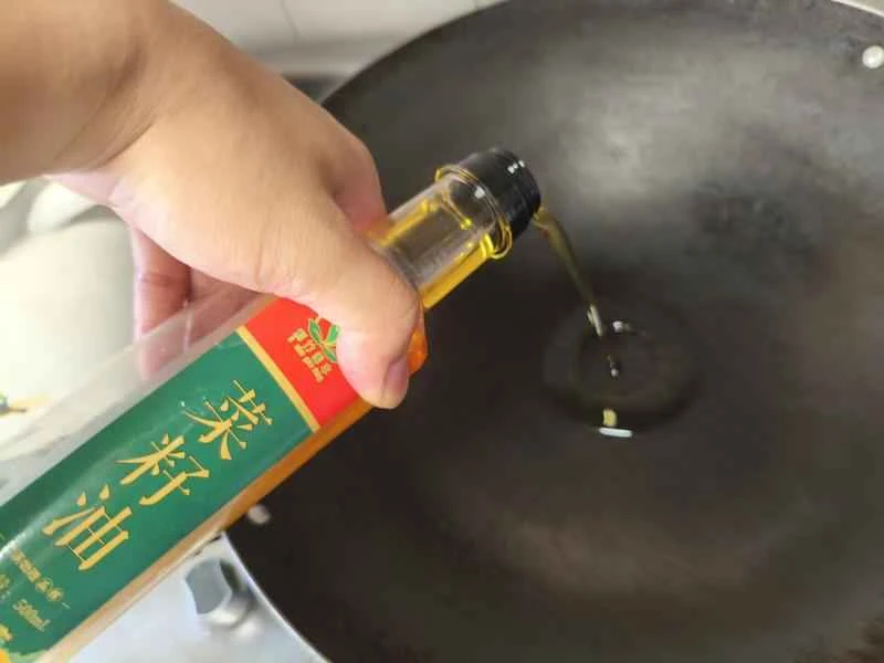 How to make pure milk hand-torn toast: Step 1