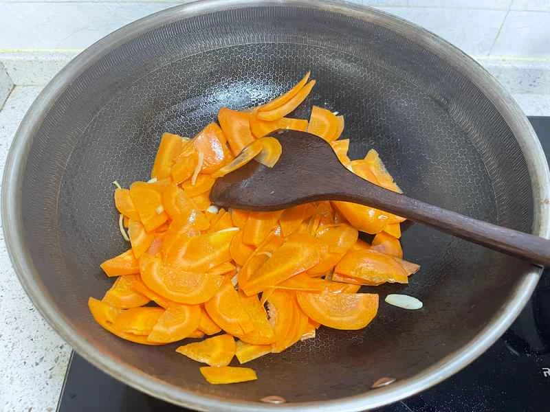 How to make pure milk hand-torn toast: Step 1