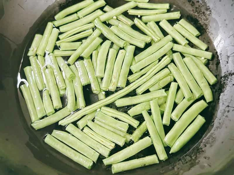 How to make pure milk hand-torn toast: Step 1