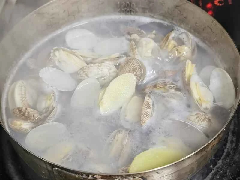 How to make pure milk hand-torn toast: Step 1