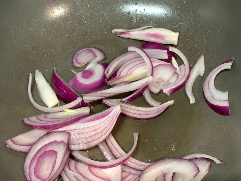 How to make pure milk hand-torn toast: Step 1