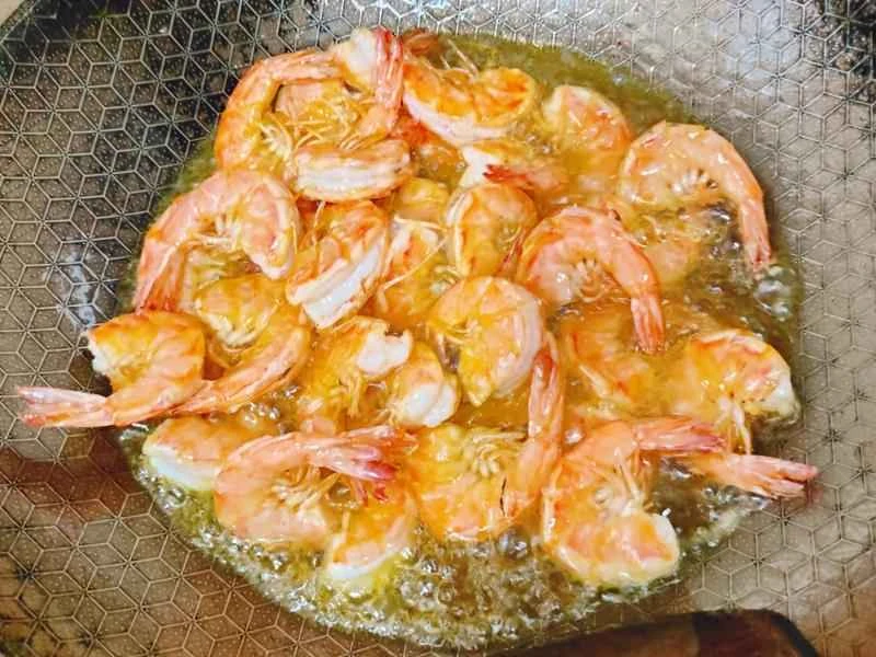 How to make pure milk hand-torn toast: Step 1